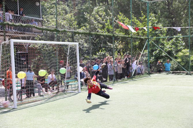 akcaabatta-liseler-arasi-futbol-turnuvasi-sona-erdi-1.jpg