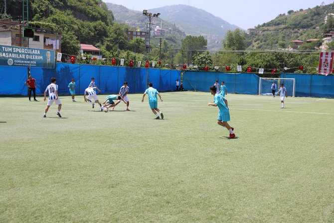akcaabatta-liseler-arasi-futbol-turnuvasi-sona-erdi-10.jpg