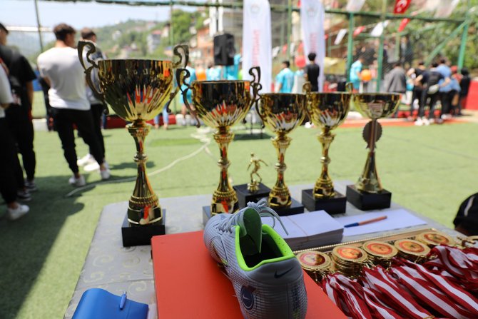 akcaabatta-liseler-arasi-futbol-turnuvasi-sona-erdi-11.jpg
