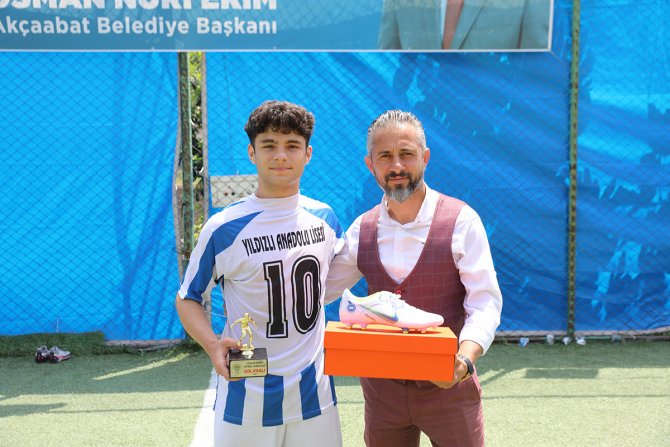 akcaabatta-liseler-arasi-futbol-turnuvasi-sona-erdi-16.jpg