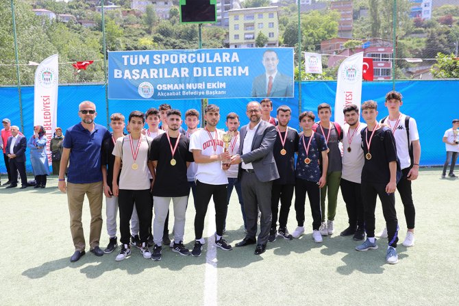 akcaabatta-liseler-arasi-futbol-turnuvasi-sona-erdi-18.jpg