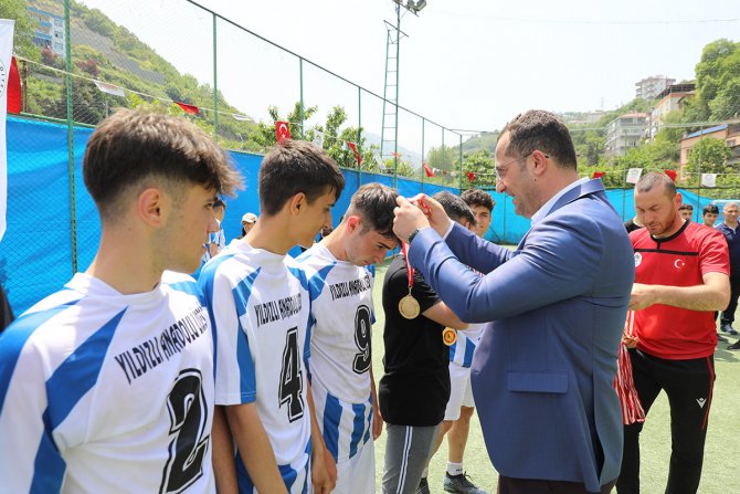 akcaabatta-liseler-arasi-futbol-turnuvasi-sona-erdi-22.jpg