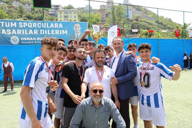 akcaabatta-liseler-arasi-futbol-turnuvasi-sona-erdi-24.jpg
