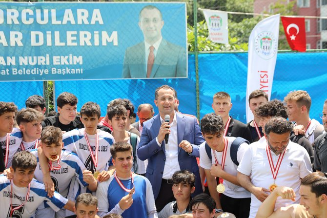 akcaabatta-liseler-arasi-futbol-turnuvasi-sona-erdi-25.jpg