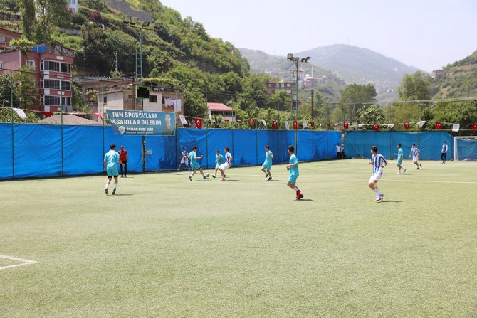 akcaabatta-liseler-arasi-futbol-turnuvasi-sona-erdi-9.jpg