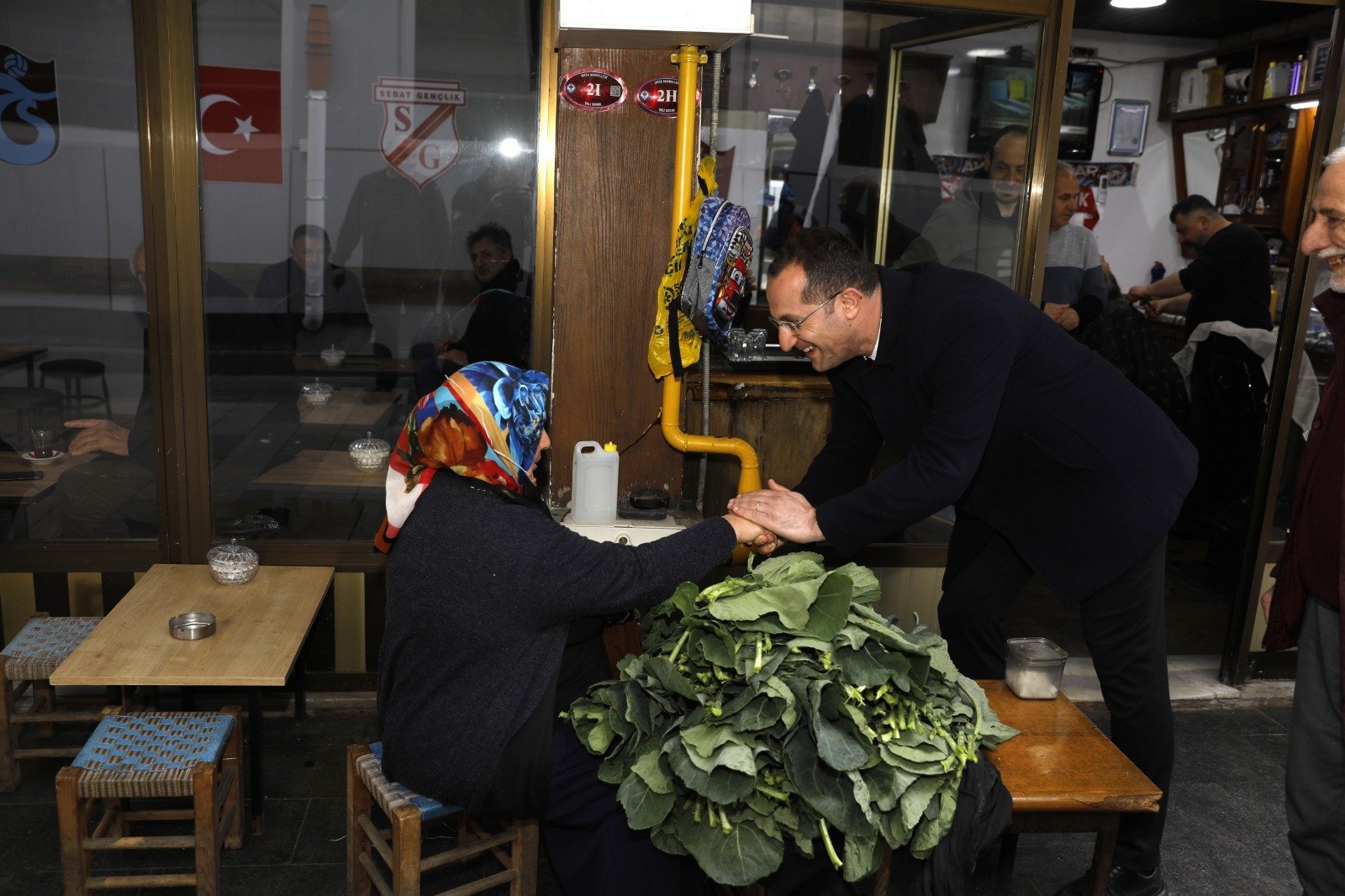 "GÜLEN YÜZLER, SAMİMİ SOHBETLER: BAŞKAN EKİM HER FIRSATTA SAHADA"