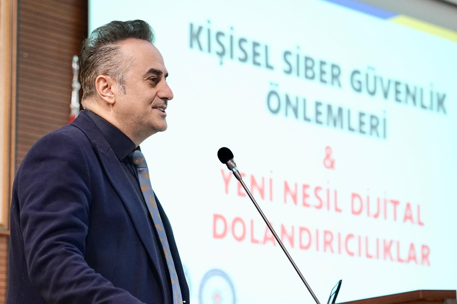 "ORTAHİSAR BELEDİYESİ, SİBER DOLANDIRICILIĞA KARŞI BİLGİLENDİRME SEMİNERİ DÜZENLEDİ"