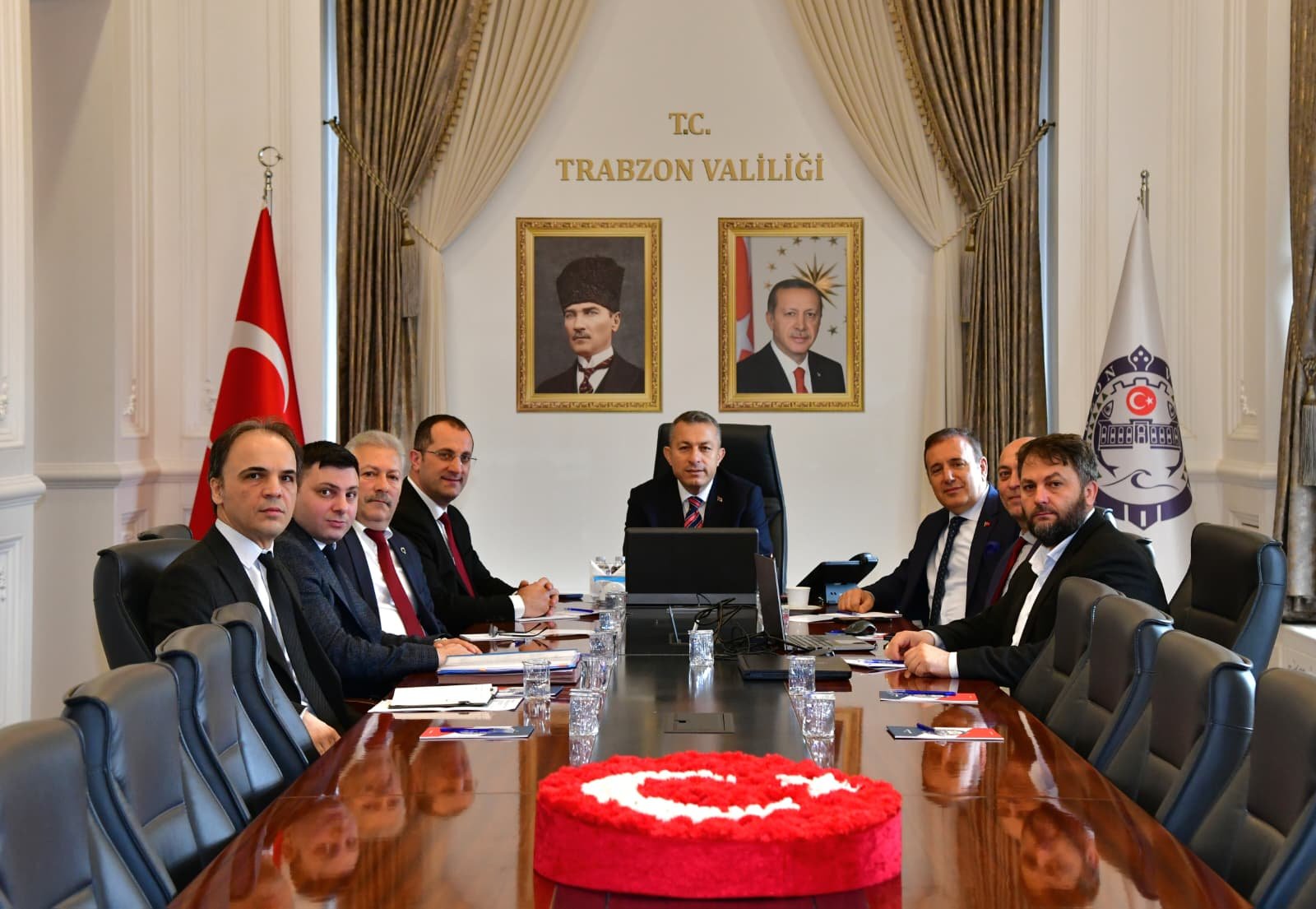 "TRABZON VALİSİ TAHİR ŞAHİN’DEN İSTANBUL’DAKİ TRAFİK KAZASINDA ŞEHİT OLAN POLİSE BAŞSAĞLIĞI"