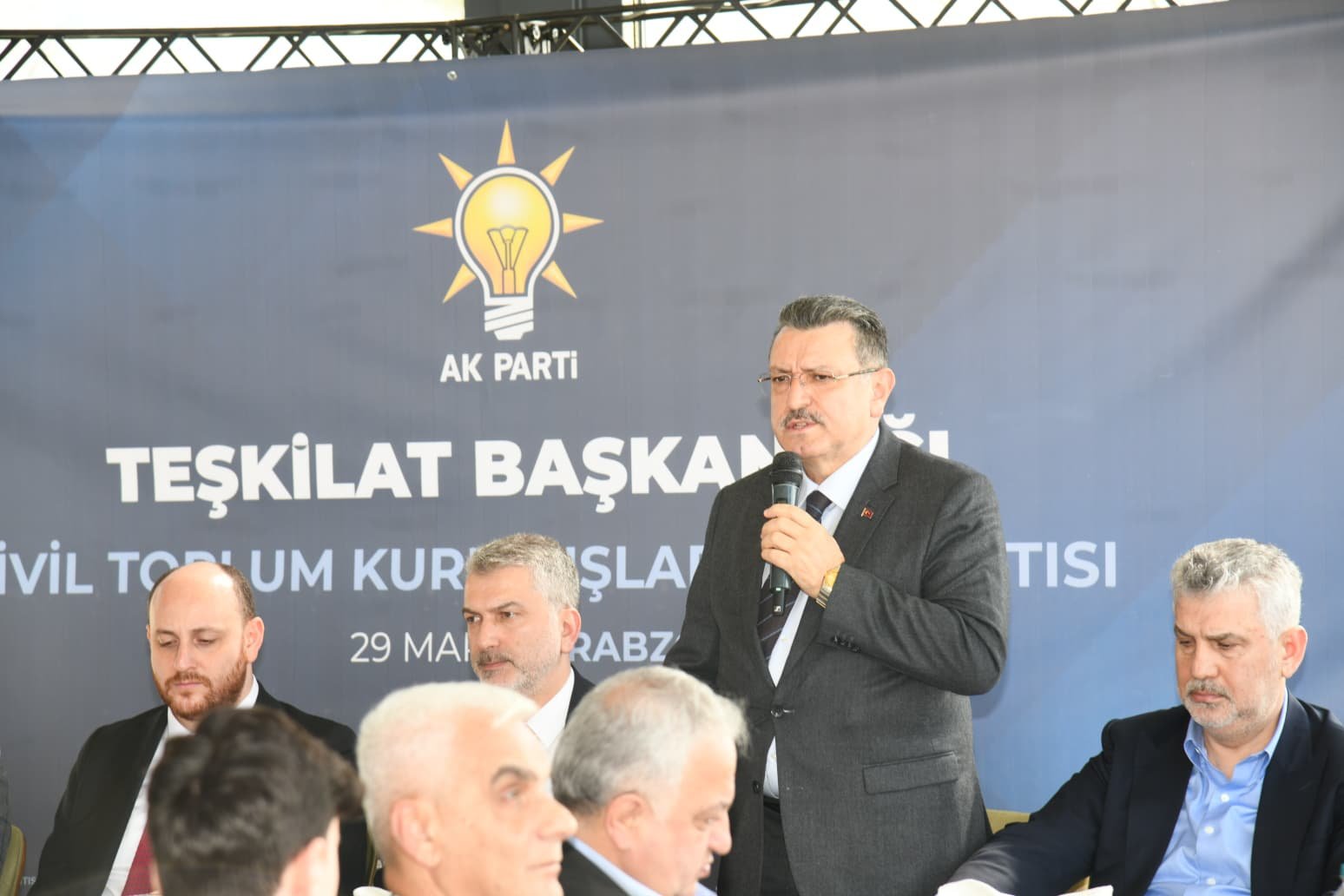 "BAŞKAN GENÇ ŞEHRİMİZİN TÜM DİNAMİKLERİYLE BİRLİKTE GÜZEL ÇALIŞMALAR ORTAYA KOYUYORUZ"