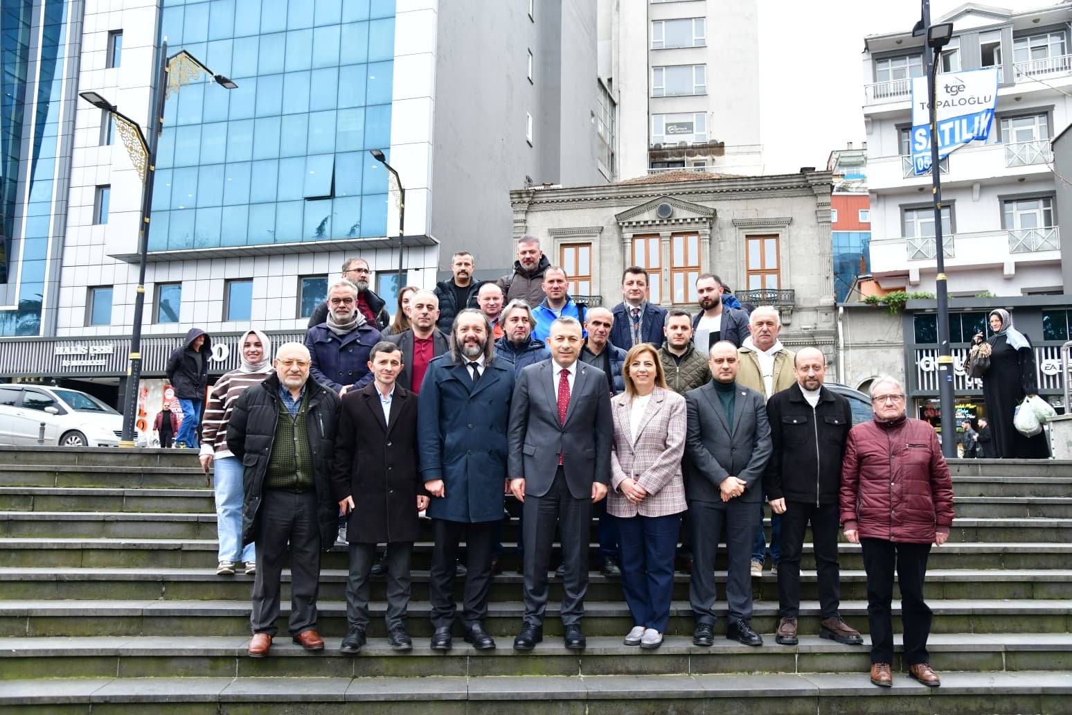 “VALİ TAHİR ŞAHİN’DEN TRABZON GAZETECİLER CEMİYETİNE İADE-İ ZİYARET”