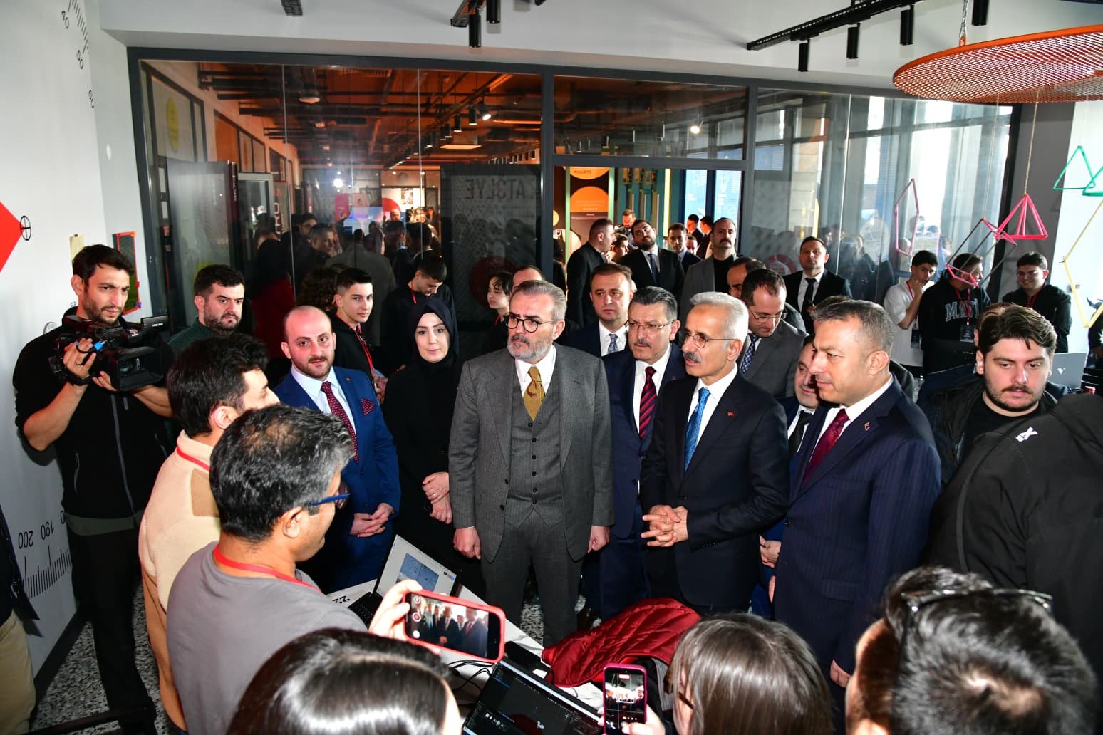 "ÖZDEMİR BAYRAKTAR BİLİM MERKEZİ"