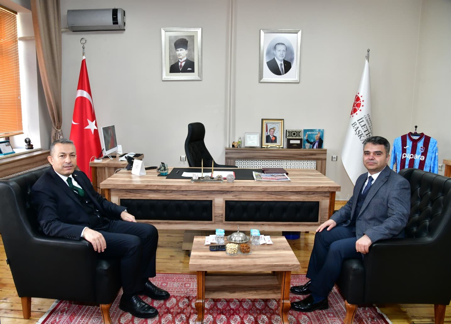 "VALİ TAHİR ŞAHİN’DEN İLETİŞİM BAŞKANLIĞI TRABZON BÖLGE MÜDÜRLÜĞÜ’NE İADE-İ ZİYARET"