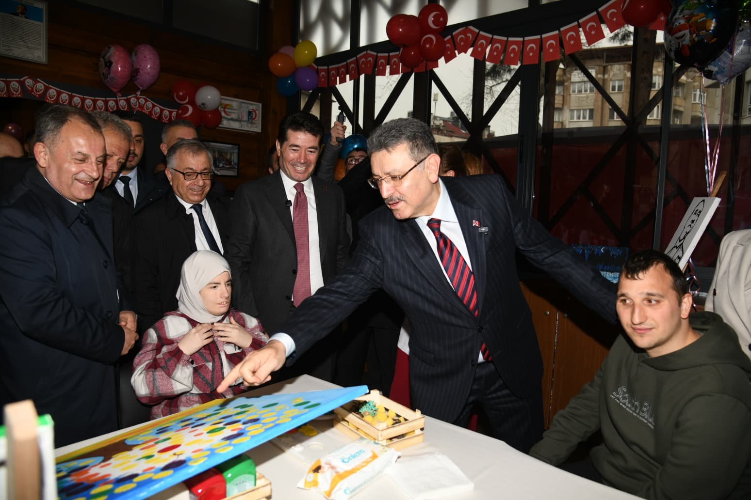 "BAŞKAN GENÇ ENGELLERİ KALDIRDIKÇA DAHA MUTLU BİR ŞEHİR OLACAĞIZ"