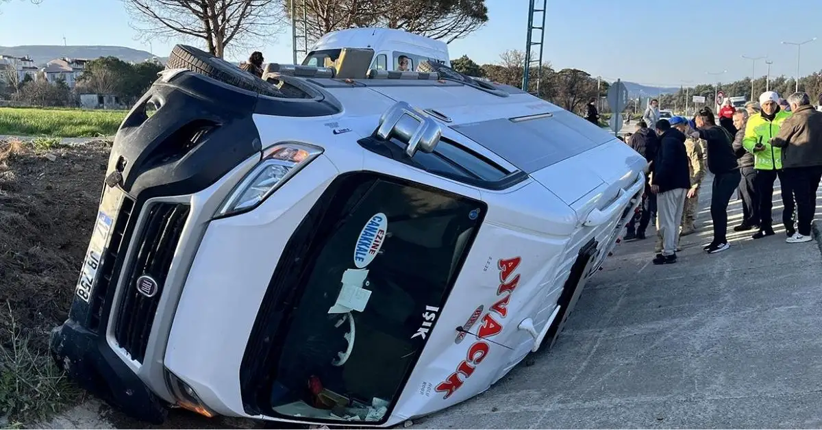 "ÖĞRENCİLERİ TAŞIYAN MİNİBÜS DEVRİLDİ 8 YARALI"