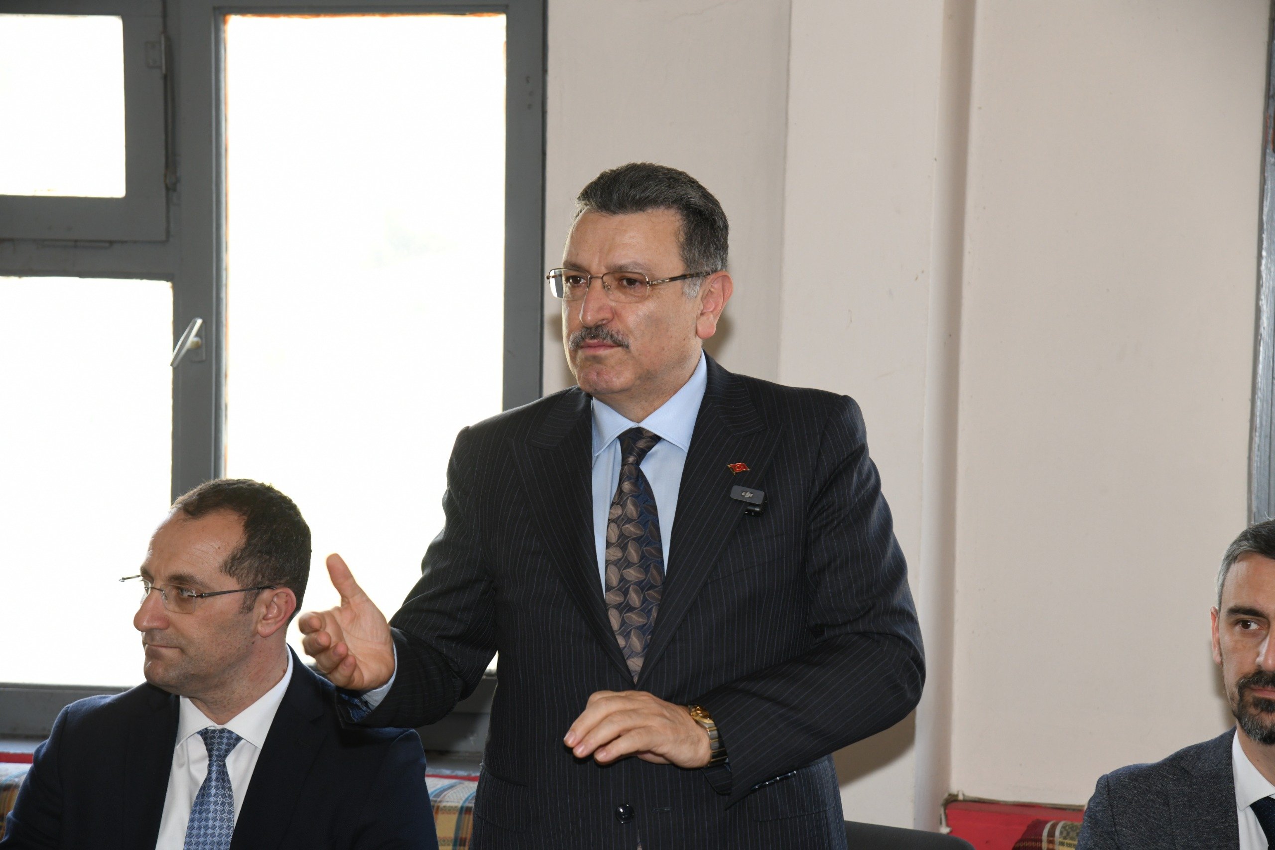 "BAŞKAN GENÇ'TEN IŞIKLAR’A OTOBÜS VE ALTYAPI MÜJDESİ"