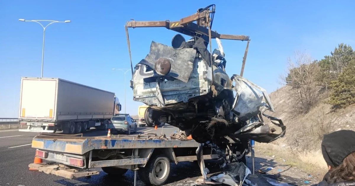 "ANKARA’DA FECİ KAZA 5 KİŞİ HAYATINI KAYBETTİ"