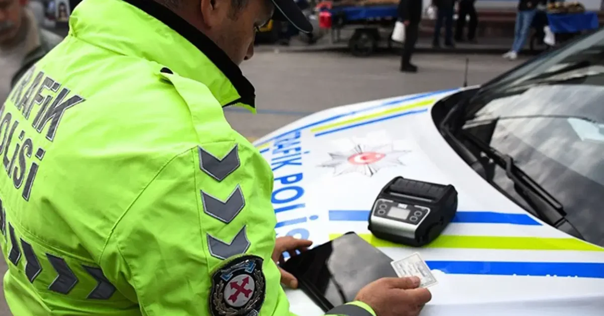 “TRAFİKTE KAVGA EDEN SÜRÜCÜLERE 360 BİN LİRA CEZA”