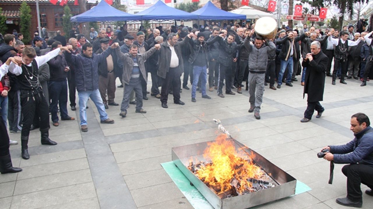 Akçaabat'ta Nevruz Ateşini Belediye Başkanı Yaktı