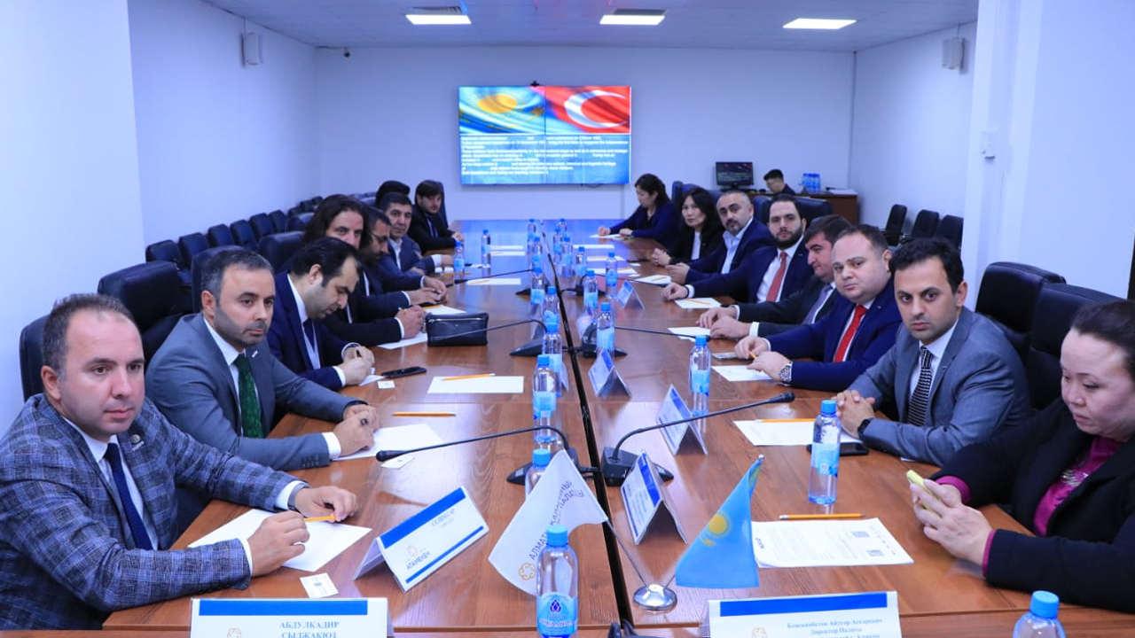 Türkiye-Kazakistan İş Forumu Almatı'da Gerçekleştirildi