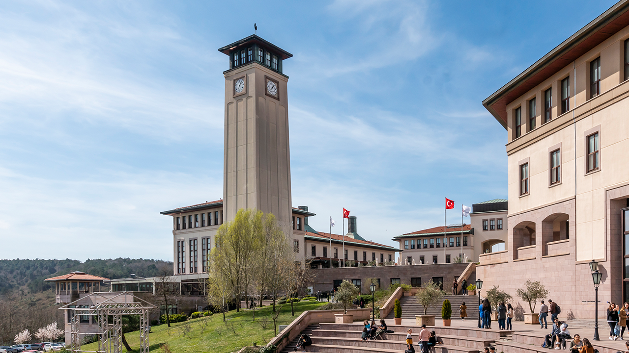 Koç Üniversitesi Türkiye’nin Equıs Akreditasyonlu Tek Üniversitesi Olmayı Sürdürüyor