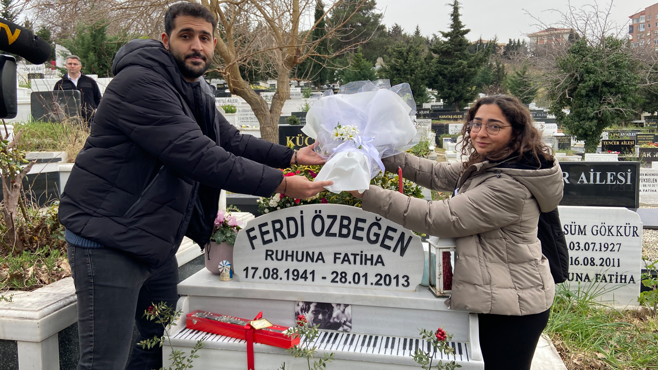 Türk Eğitim Vakfı Bağışçısı Ferdi Özbeğen Kabri Başında Anıldı