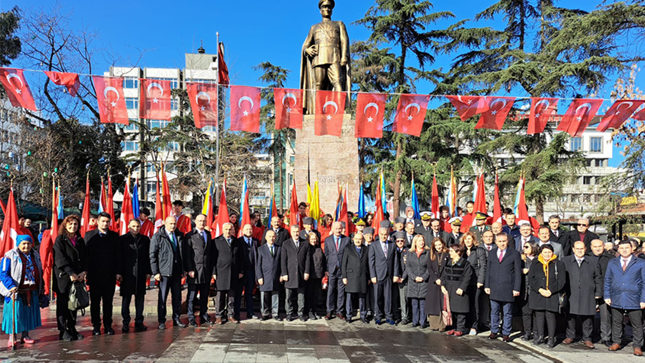 Trabzon’u Kurtuluşunun 105. Yıldönümünde Çelenk Sunma Töreni Gerçekleştirildi
