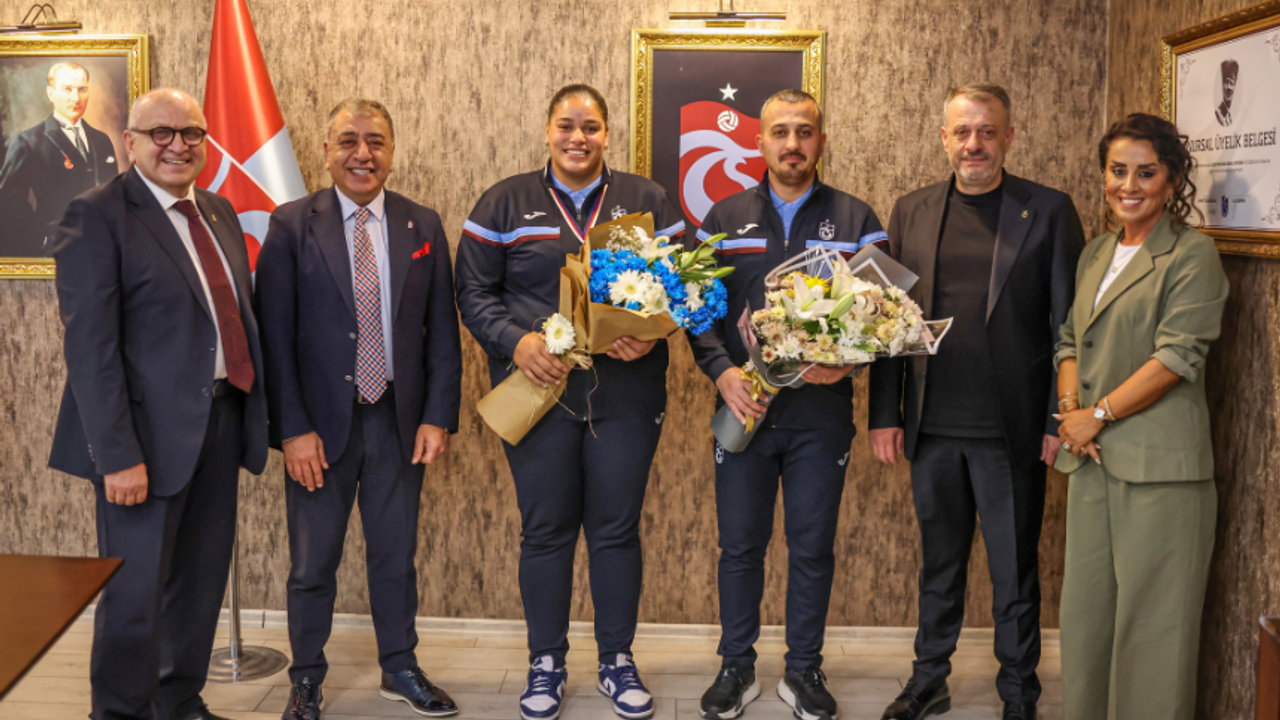 "ŞAMPİYON SPORCUMUZ HAVVANUR KETHÜDA’DAN KULÜBÜMÜZE ZİYARET"