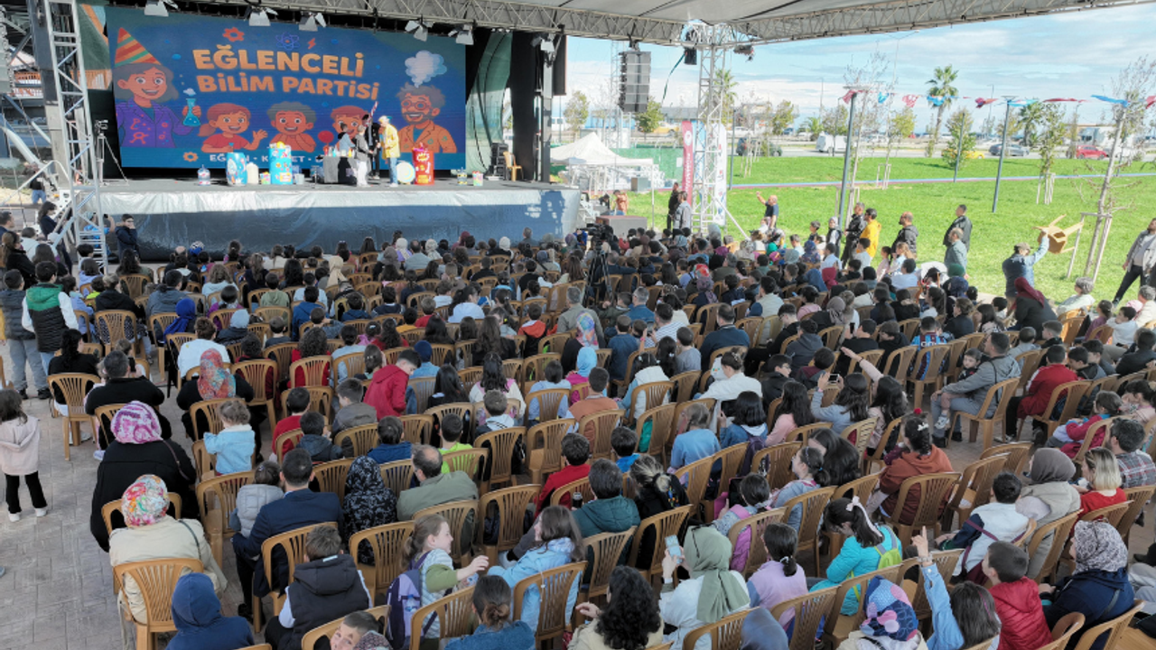 "TRABZON'DA BİLİM ŞENLİĞİ SÜRÜYOR"