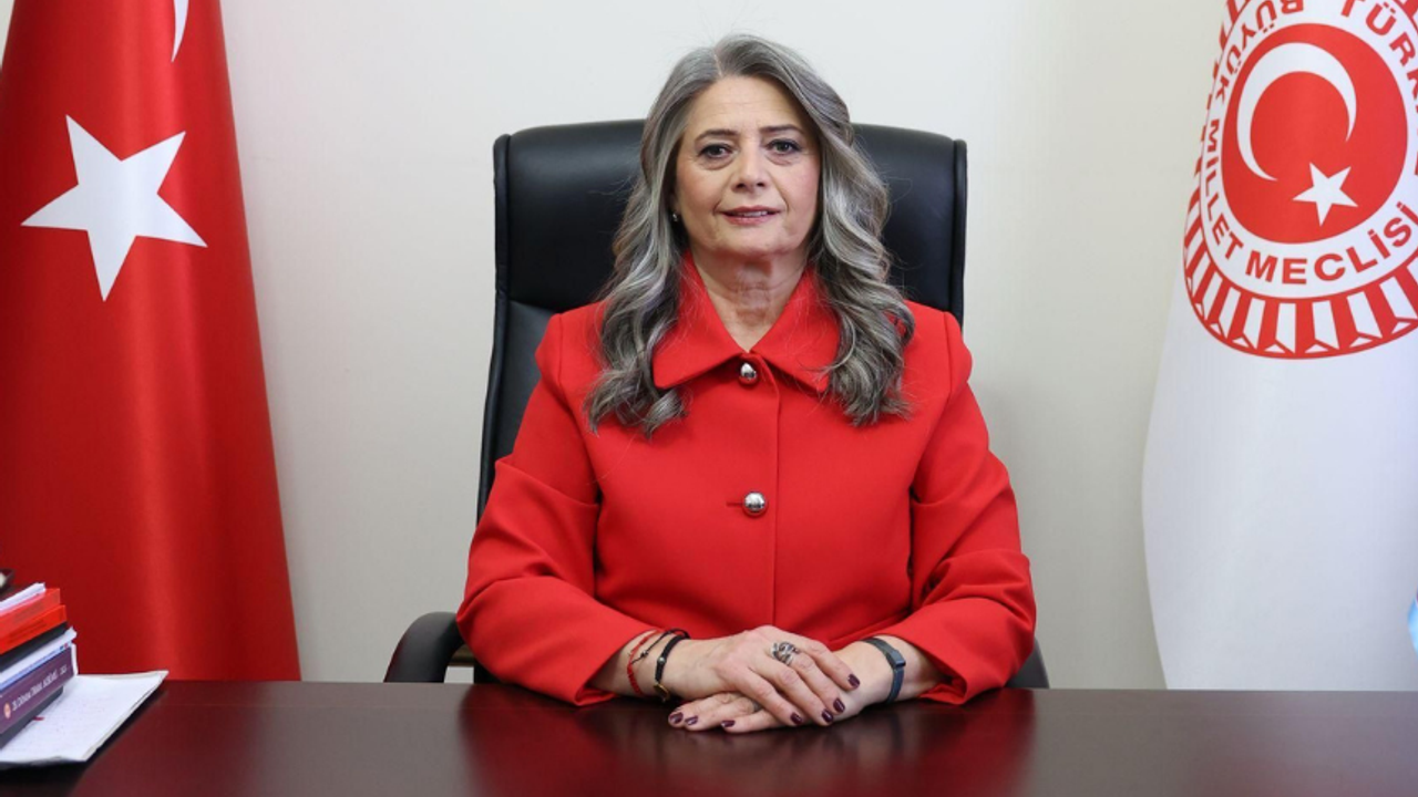 "CHP TRABZON MİLLETVEKİLİ SİBEL SUİÇMEZ’DEN CUMHURİYETİN 102. YILI MESAJI"