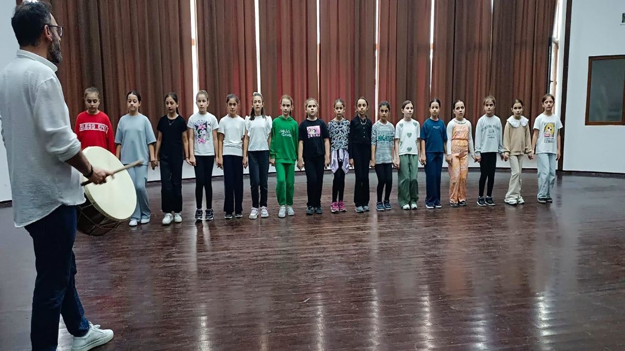"AKÇAABAT BELEDİYESİ SANAT AKADEMİSİNDE YENİ KURSLAR BAŞLADI"