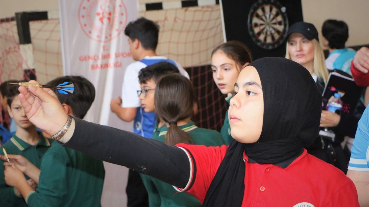 "AKÇAABAT’TA CUMHURİYET BAYRAMI DART TURNUVASI YAPILDI"