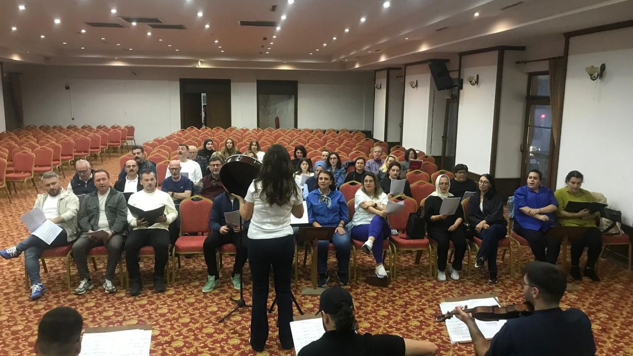 "AKÇAABAT BELEDİYESİ KONSER HAZIRLIKLARINA DEVAM EDİYOR"