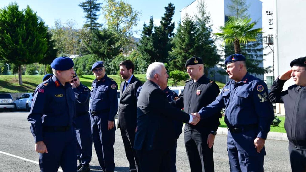"VALİ YILDIRIM İL JANDARMA KOMUTANLIĞINDA ASAYİŞ TOPLANTISI YAPTI"