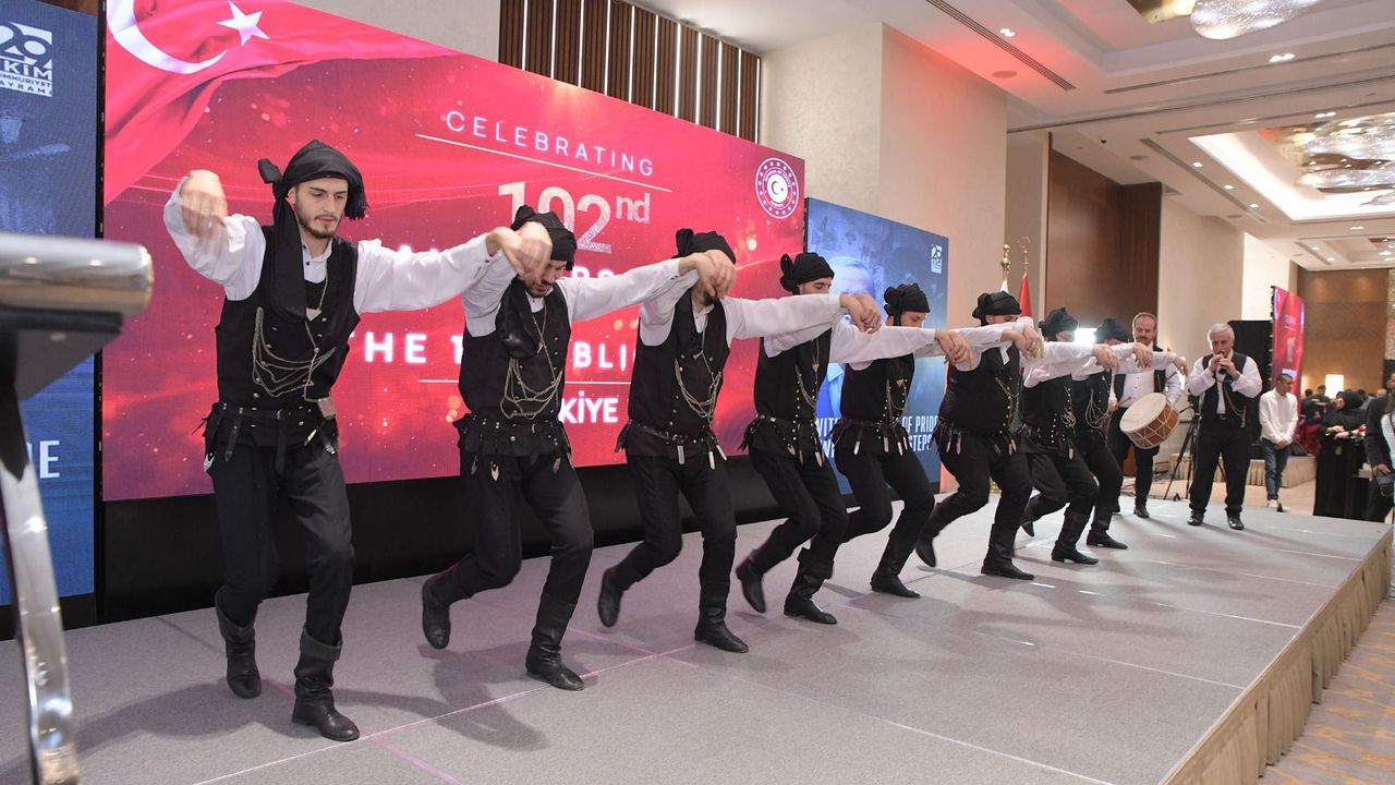 "HORONUN BAŞKENTİ AKÇAABAT, CUMHURİYET COŞKUSUNU PAKİSTAN’DA YAŞATTI"