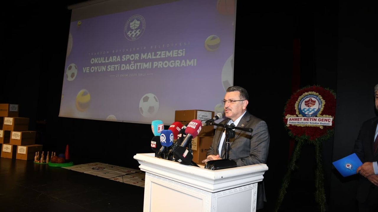 "BÜYÜKŞEHİR BELEDİYESİ’NDEN OKULLARA SPOR MALZEMESİ VE OYUN SETİ DESTEĞİ"