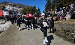 "AKÇAABATLI POLİS MEMURU SON YOLCULUĞUNA UĞURLANDI"