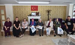 "ORTAHİSAR BELEDİYESİ, HUZUREVİ SAKİNLERİNİ ANNELER GÜNÜ'NDE UNUTMADI"