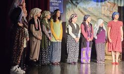 AKÇAABAT'TA “ERKEKLER KÖYÜ-MİHRİBAN" TİYATRO OYUNU SAHNELENDİ