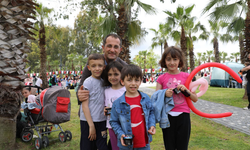 "AKÇAABAT BELEDİYESİ’NDEN ÇOCUKLARA RENKLİ ŞENLİK"