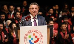 "BAŞKAN GENÇ, HUKUK FAKÜLTESİ MEZUNLARINA TAVSİYELERDE BULUNDU"