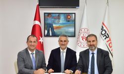 "AKÇAABAT’TA FUTBOL SAHALARINA TRİBÜN VE SOYUNMA ODALARI MÜJDESİ"