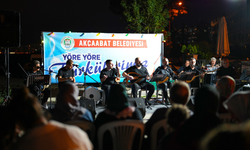 “SÖĞÜTLÜ SAHİLİNDE TÜRKÜLERLE DOLU BİR GECE”