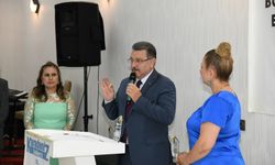 "BAŞKAN GENÇ’E YILIN EN İYİ BÜYÜKŞEHİR BELEDİYE BAŞKANI ÖDÜLÜ"