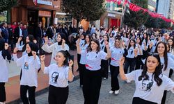 "AVRASYA ÜNİVERSİTESİ CUMHURİYET BAYRAMINI HARMANDALI ZEYBEĞİ İLE KARŞILADI"