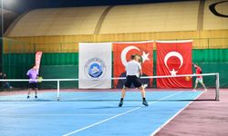 "CUMHURİYET TENİS TURNUVASI’NDA ÖDÜLLER SAHİPLERİNİ BULDU"