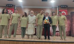 "KESK TRABZON ŞUBELERİ’NDEN TİYATRO LUMİERE EKİBİNE TEŞEKKÜR"