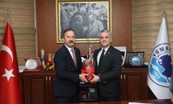 "YAVUZ AĞIRALİOĞLU’NDAN YOMRA BELEDİYESİ’NE ZİYARET"