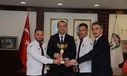 "GENÇ SPORCULARDAN BAŞKAN EKİM’E ZİYARET"