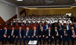 "VALİ AZİZ YILDIRIM, III. DÖNEM ADAY DİN GÖREVLİLERİ MEZUNİYET TÖRENİNE KATILDI"
