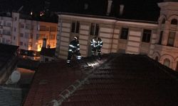 "İTFAİYENİN ZAMANINDA MÜDAHALESİ UZUNSOKAK'TA BÜYÜK BİR YANGINI ÖNLEDİ"